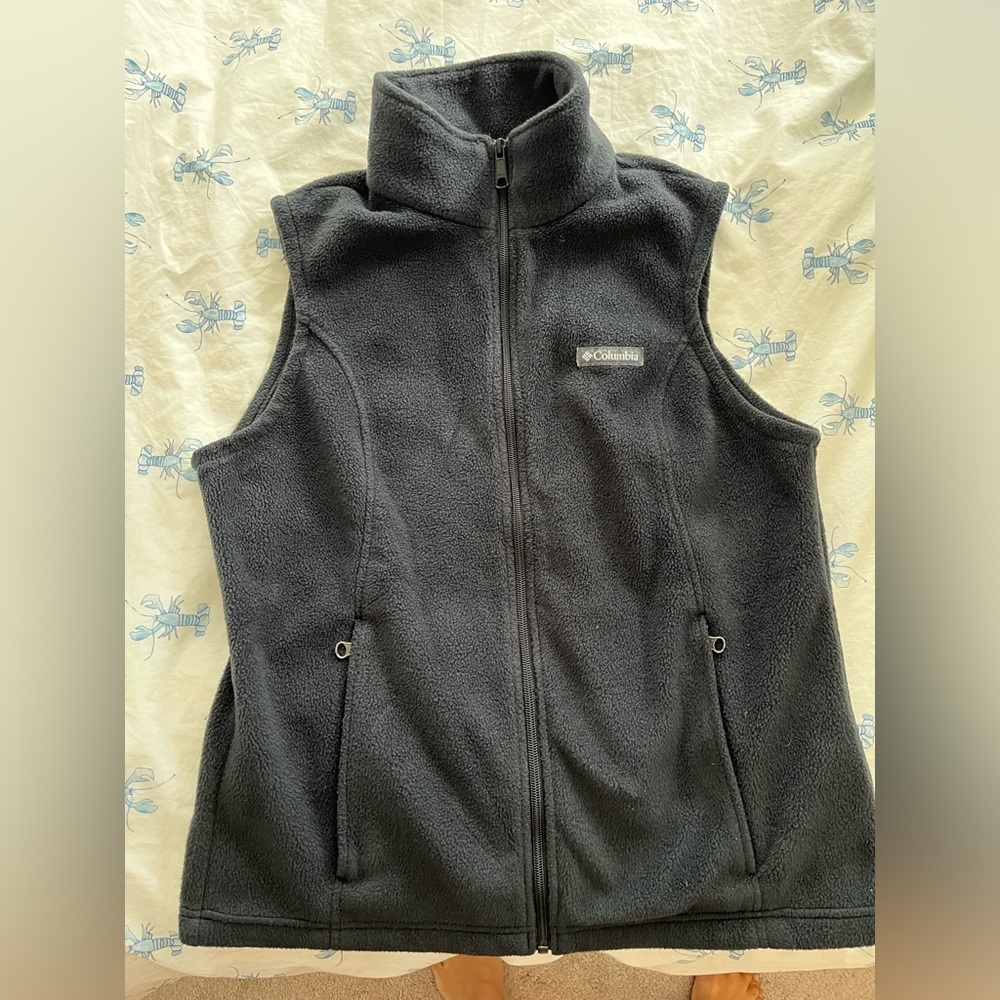 Women’s black fleece Columbia vest